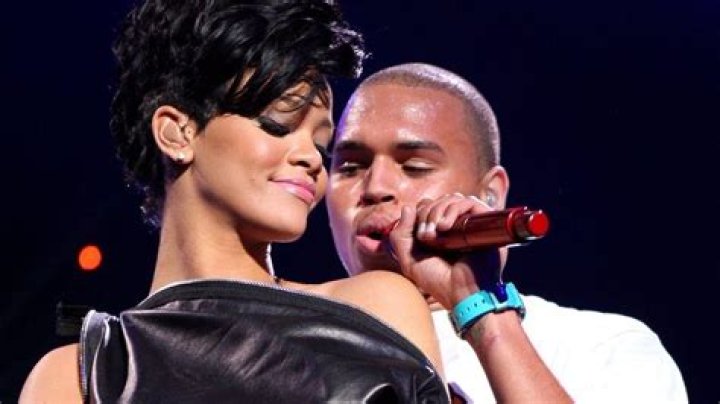 Eminem On Rihanna & Chris Brown Assault Lyrics: Statement – Hollywood Life