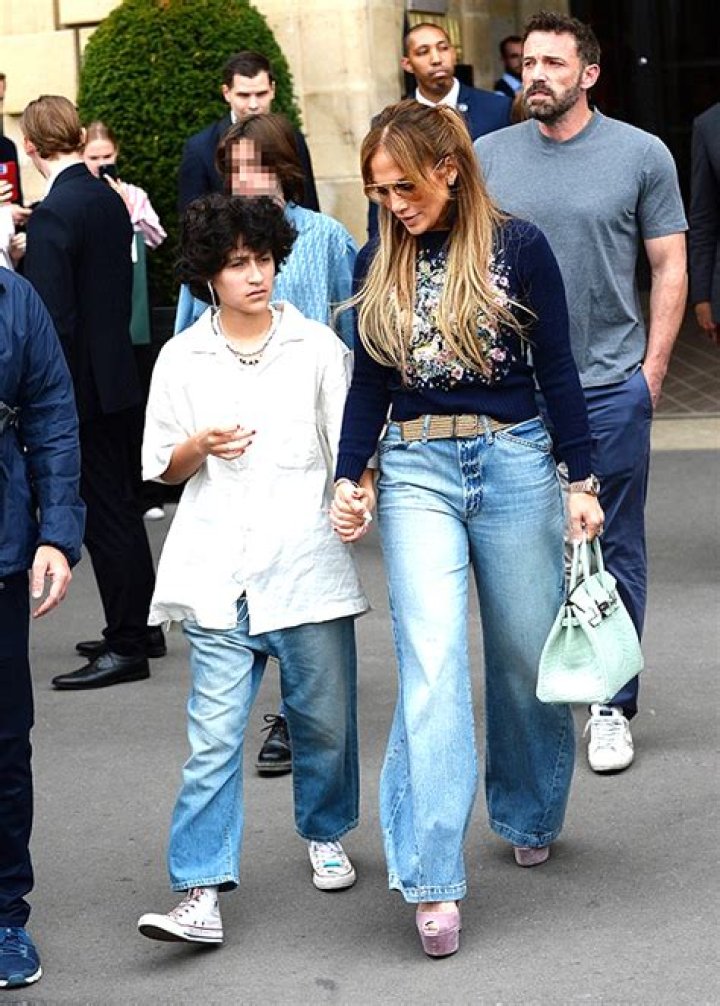 Emme & Max Muniz Spend Quality Time With Mom Jennifer Lopez In Paris – Hollywood Life