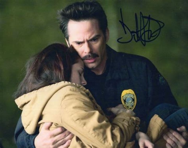 EXCLUSIVE! Bella's Dad, Billy Burke, Is “Turned On” By His On-Screen Relationship With Kristen Stewart! – Hollywood Life