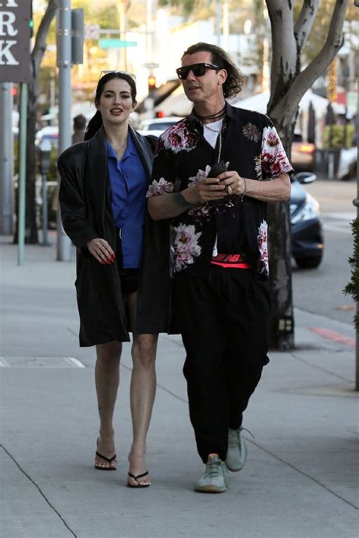 Gavin Rossdale Links Arms With Mystery Brunette: Photos – Hollywood Life