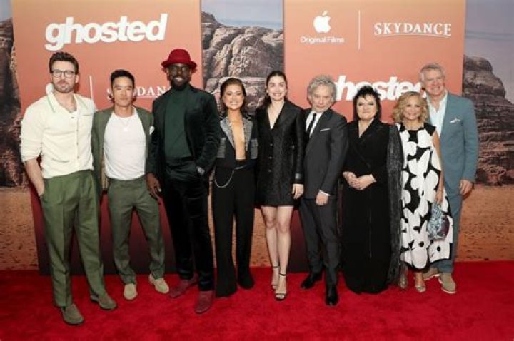 Ana de Armas, Chris Evans & More – Hollywood Life