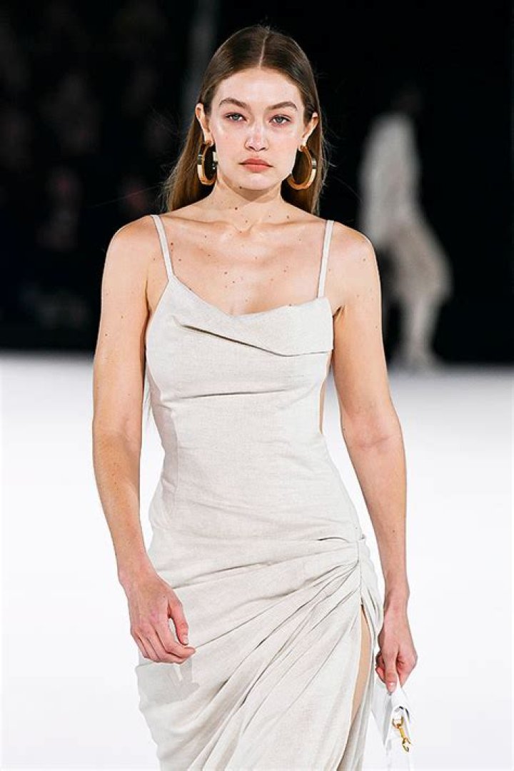 Gigi Hadid Cuddles Her 1 Month Old Baby Girl In New Pic & Jokes She ‘Burps Sunshine’