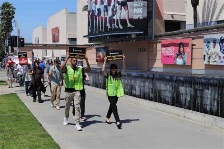 Darren Criss, Heather Morris, & Glee Cast Reunite At SAG Protest: Photos