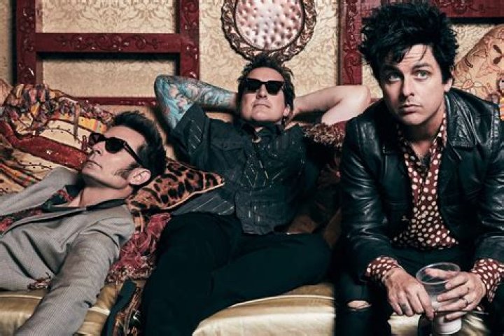 See The Band & Frontman Billie Joe Armstrong – Hollywood Life