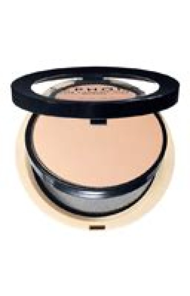 Don't Be Like Gwyneth Paltrow — Stay Shine Free This Summer With Matte Powders!