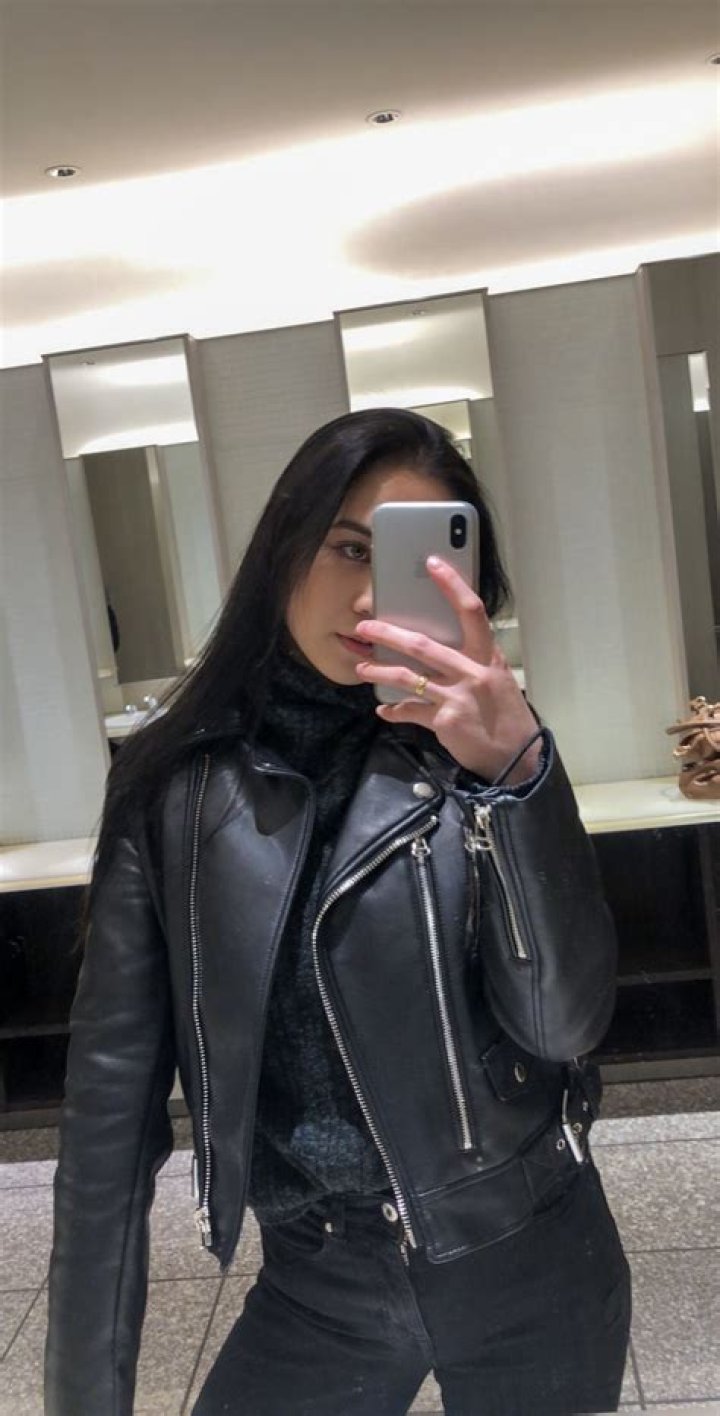 Eminem’s Daughter Hailie Jade Rocks Leather Jacket & Beanie In New Selfie: ‘Make Today A Good Day’