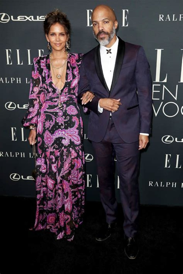 Halle Berry Slays In Plunging Gown & Cozies Up To BF Van Hunt At ‘ELLE’ Women In Hollywood