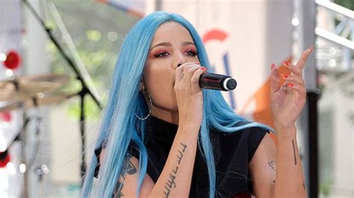 Halsey Says She ‘Might Skip’ ‘SNL’ With Kim Kardashian To Play With Son Ender, 2 Mos.: ‘Feeling Busy’