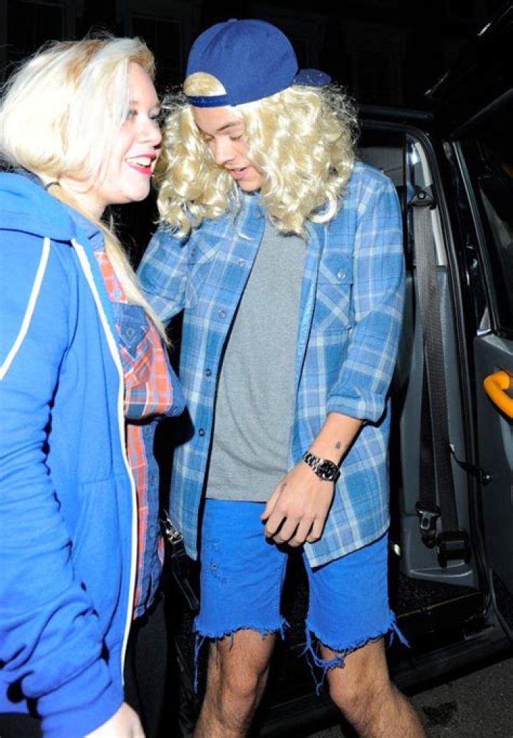 [PIC] Harry Styles In Blond Wig — 1D Singer Wears A Funny Costume – Hollywood Life