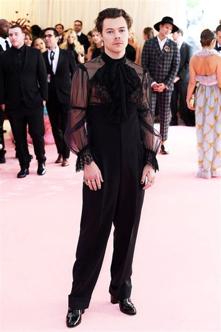 See His Best Fashion Moments – Hollywood Life