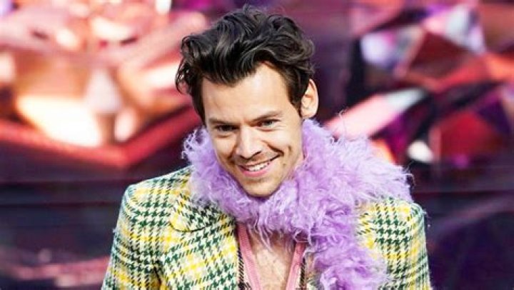 Harry Styles Rocks Yellow Polo Shirt While Golfing In North Carolina – Hollywood Life