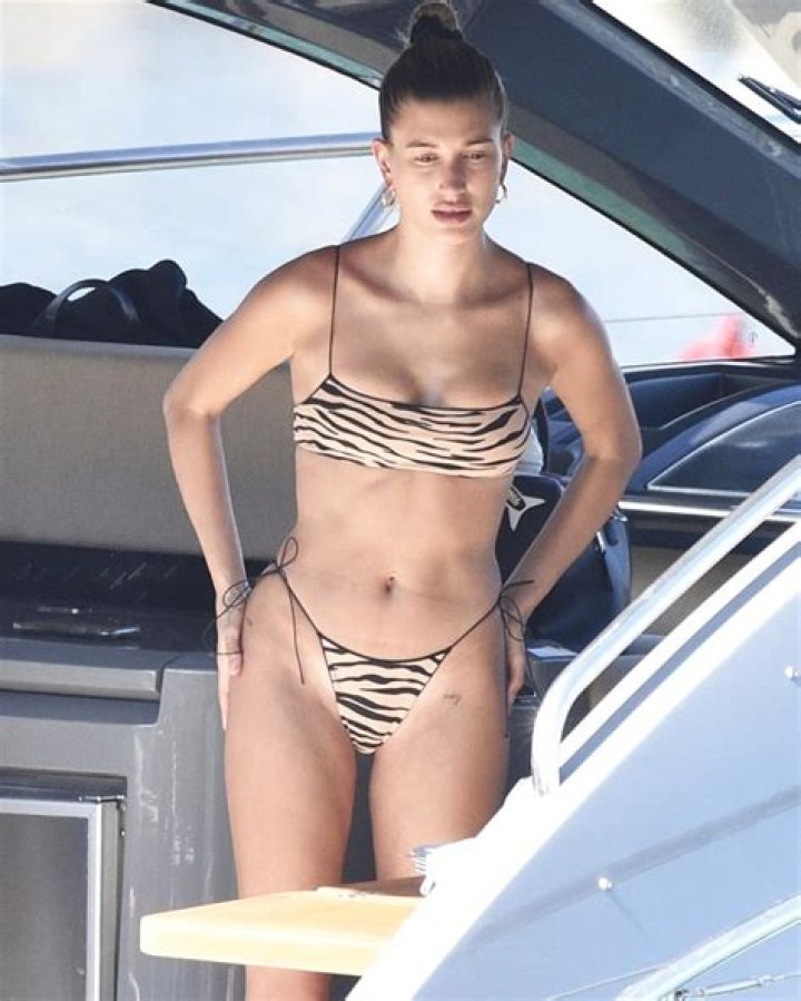 Heidi Klum’s Daughter Leni Rocks Lace Leggings & String Bikini: Photo – Hollywood Life