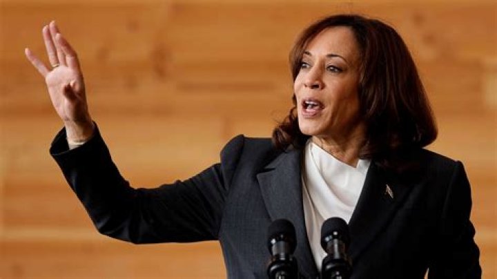 Heiress Harris Adorably Responds To App Telling Her She Looks Sixteen – Hollywood Life