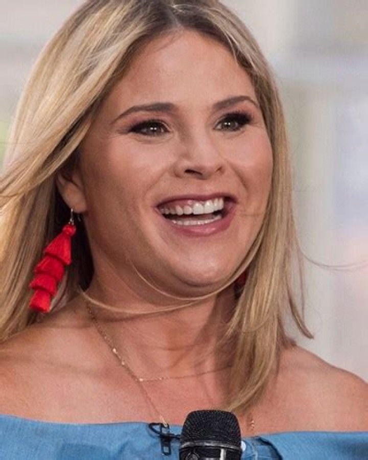 Hoda Kotb Reacts To Jenna Bush Hager Not Wearing Underwear – Hollywood Life