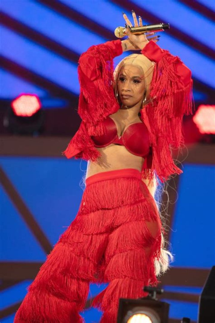 Hot Musicians Who Wear Lingerie In Concert — PICS