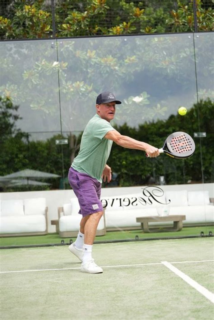 Woody Harrelson & More – Hollywood Life