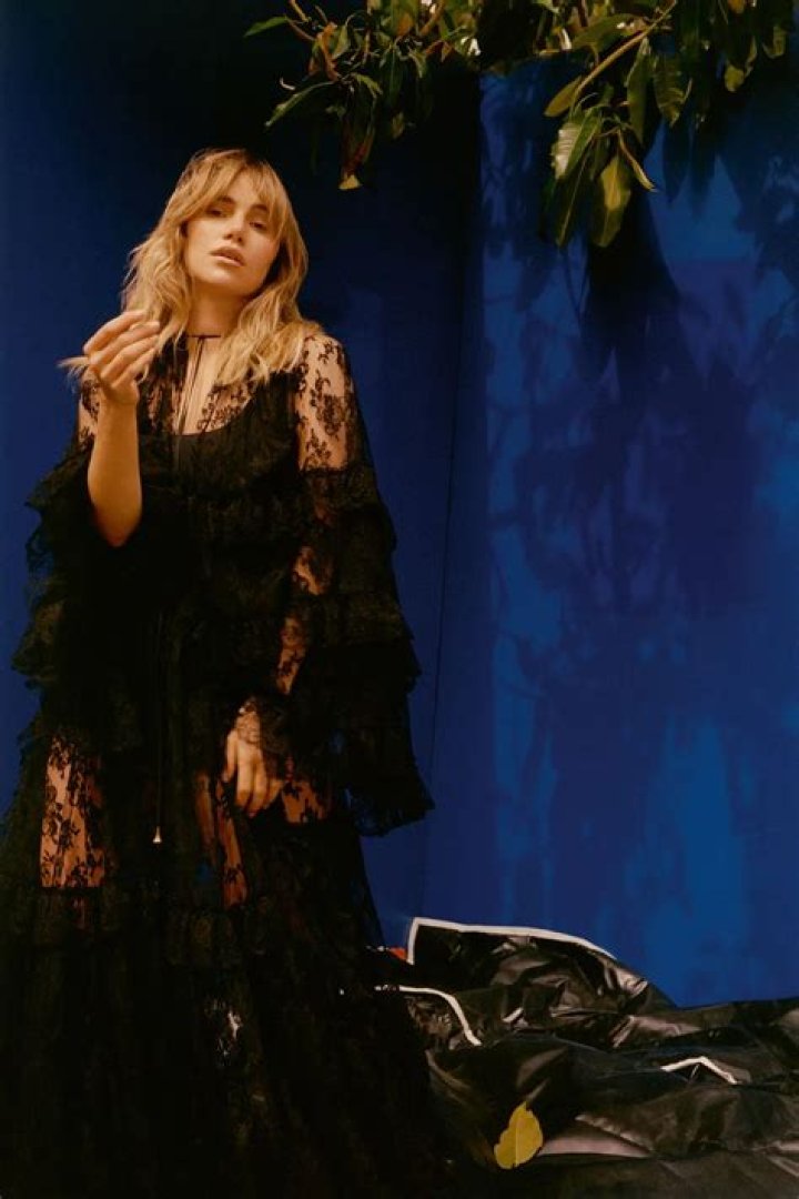 Suki Waterhouse & More – Hollywood Life