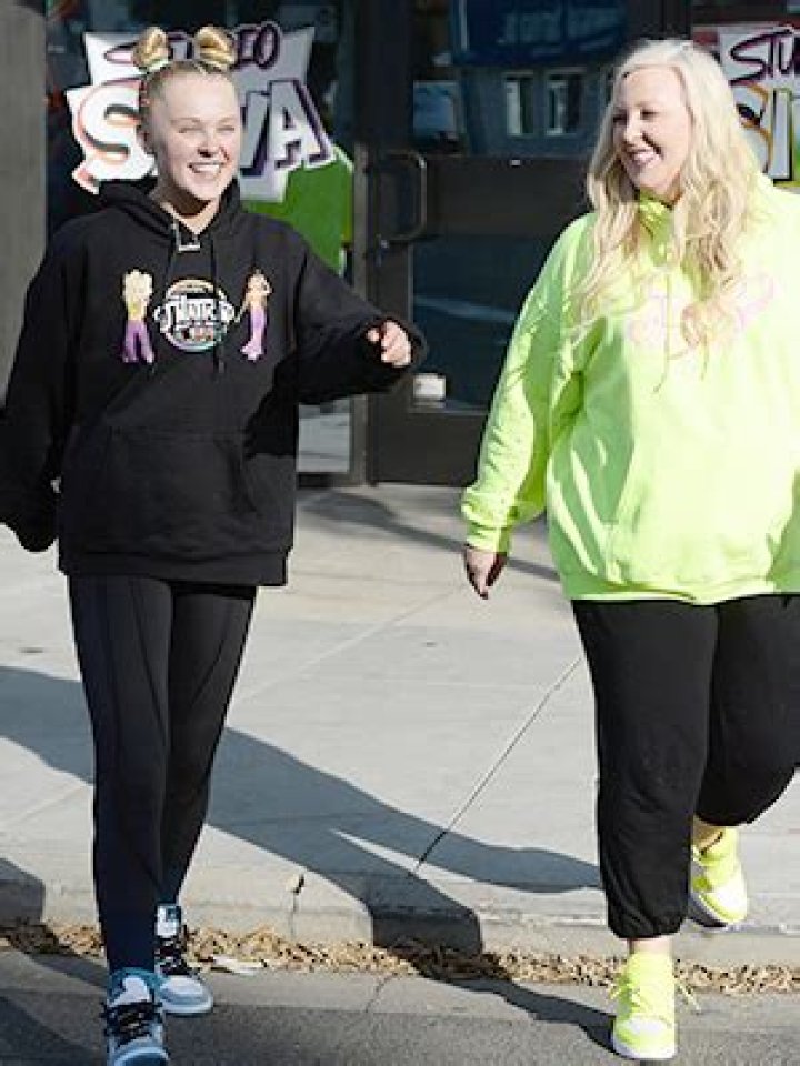 Jojo Siwa & More – Hollywood Life