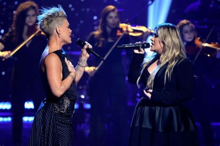 iHeartRadio Music Awards Pays Tribute To 6 Dead In Nashville Shooting: ‘Our Hearts Are Heavy’