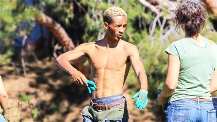 Jaden Smith Celebrates Gaining 10 lbs. With Shirtless Selfie – Hollywood Life