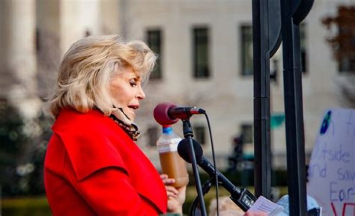 See Photos Of Iconic Actress – Hollywood Life