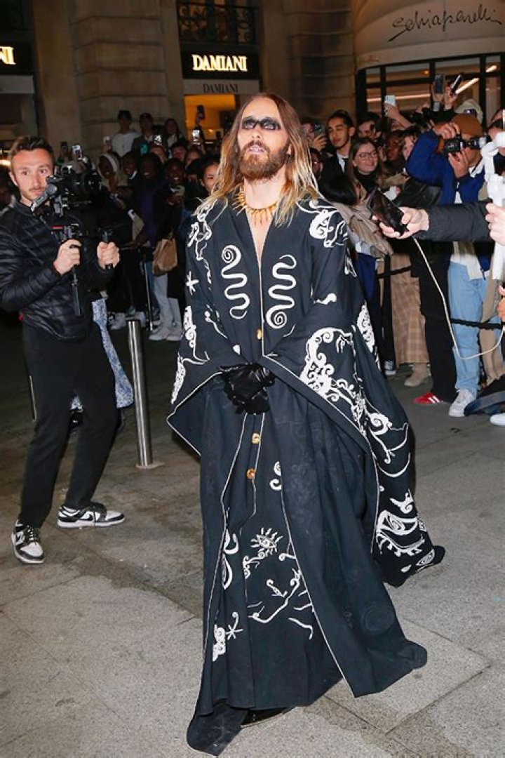 Jared Leto Rocks Black Eye Shadow For Paris Fashion Week: Photos – Hollywood Life