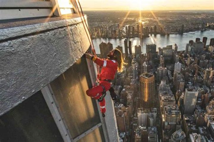 Jared Leto Is the 1st to Legally Climb the Empire State Building – Hollywood Life