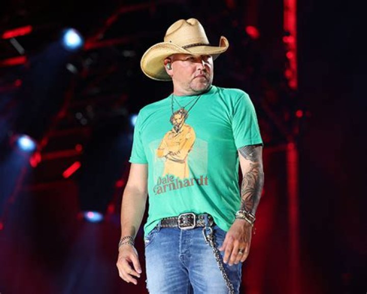 Jason Aldean Suffers Heat Stroke During Concert & Ends Show: Video – Hollywood Life