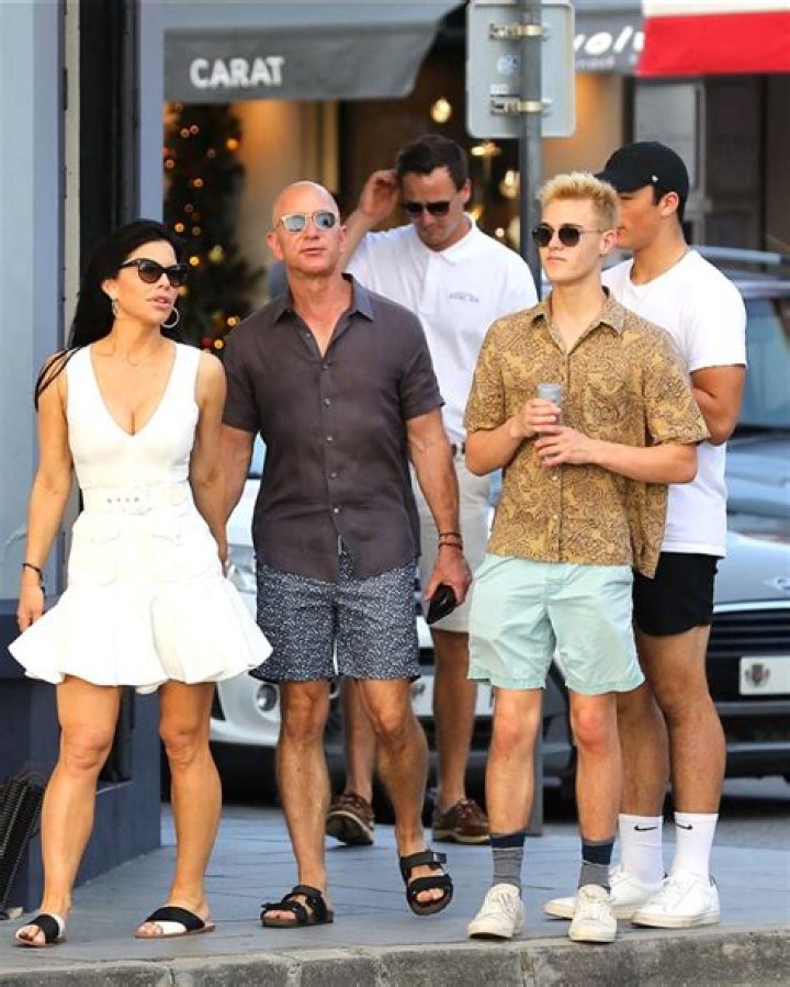 Jeff Bezos’ GF Lauren Sanchez Bonds With Preston Bezos & Son: Photos – Hollywood Life