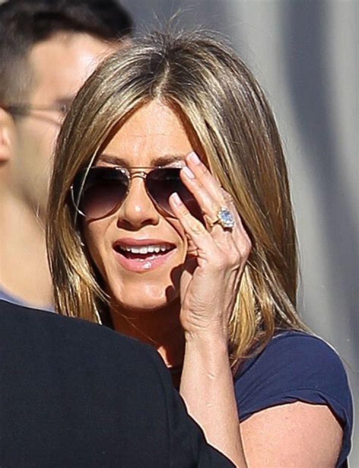 Jennifer Aniston’s Engagement Ring — Better Than Brad Pitt? – Hollywood Life