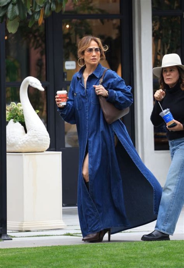 Jennifer Lopez’s Blue Lace Lingerie: Photos – Hollywood Life