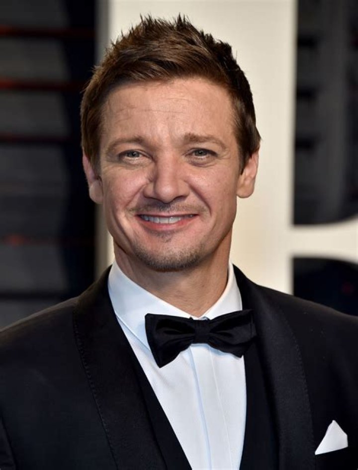 Jeremy Renner – Hollywood Life