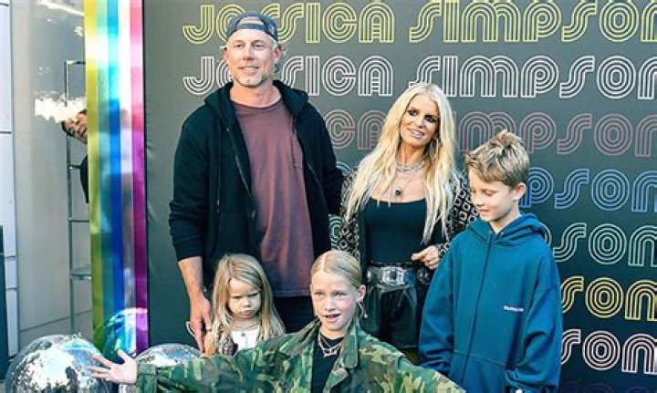 Jessica Simpson Goes Makeup-Free On Valentine’s Day With Her Kids – Hollywood Life