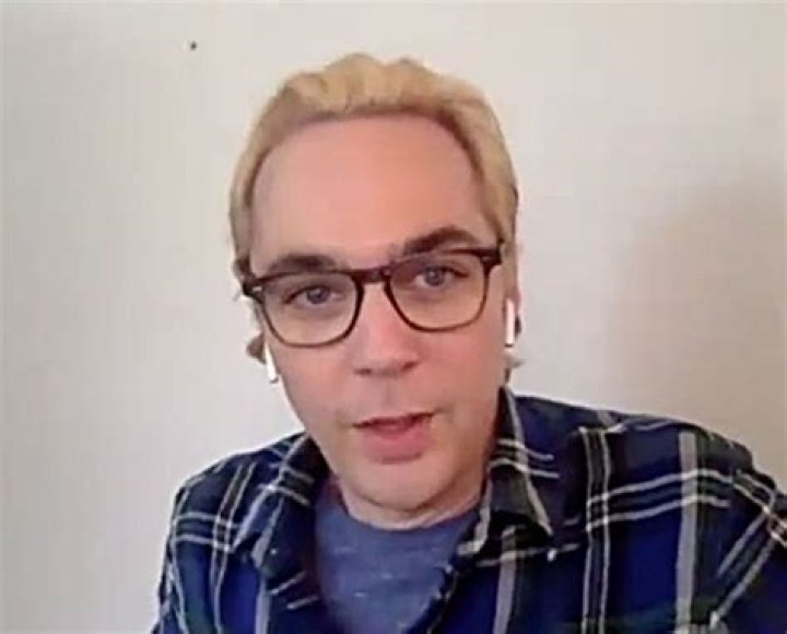 Debuts Platinum Blond Look In New Video – Hollywood Life