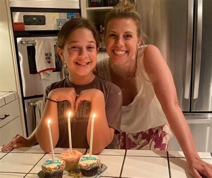 Jodie Sweetin Shows Daughter Zoie In Rare Birthday Photos – Hollywood Life