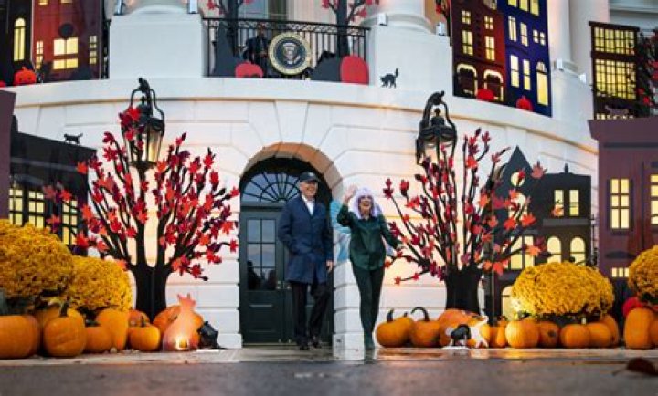 Joe & Jill Biden Join Granddaughter To Hand Out Candy For Halloween – Hollywood Life