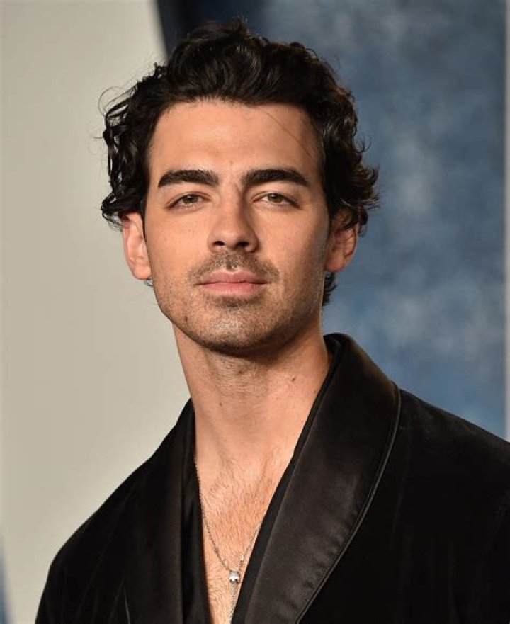 Joe Jonas News, Music, Photos, Relationships & More – Hollywood Life