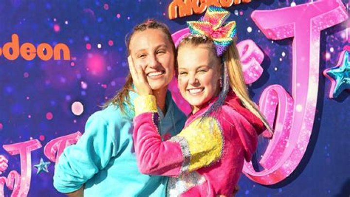 JoJo Siwa Is ‘In Love’ Amid Kylie Prew Reconciliation Speculation – Hollywood Life