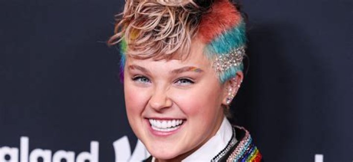 JoJo Siwa Rocks Straight Hair & No Ponytail — See Her Makeover – Hollywood Life