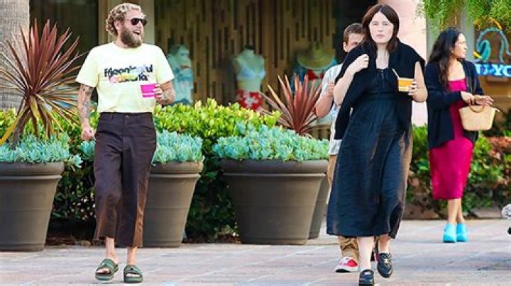 Jonah Hill & Fiancee Olivia Millar Grab Ice Cream In Malibu: Photos – Hollywood Life