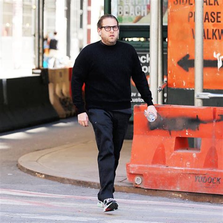 Jonah Hill Shows Off Major Weight Loss In New Beanie Feldstein Pic – Hollywood Life