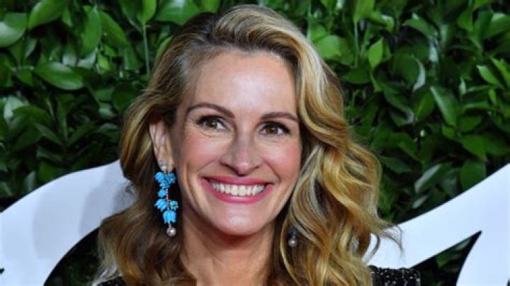 Julia Roberts Model Black & White Strapless Gown In Honor Of Met Gala – Hollywood Life