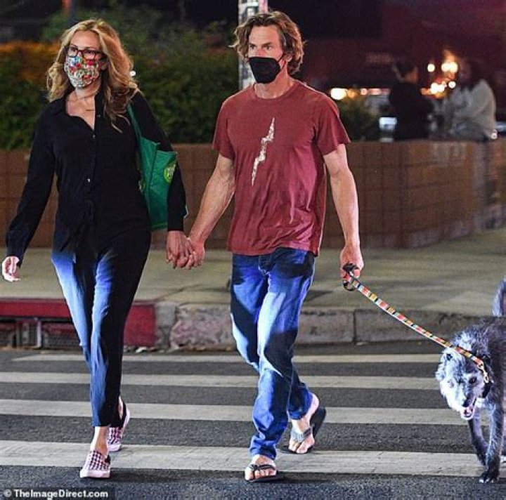 Julia Roberts & Husband Danny Moder Hold Hands On Walk After 19th Wedding Anniversary – Photos