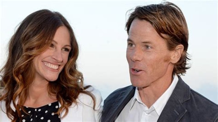 Julia Roberts Kisses Her ‘Forever Valentine’ in Rare New Photo With Husband Danny Moder