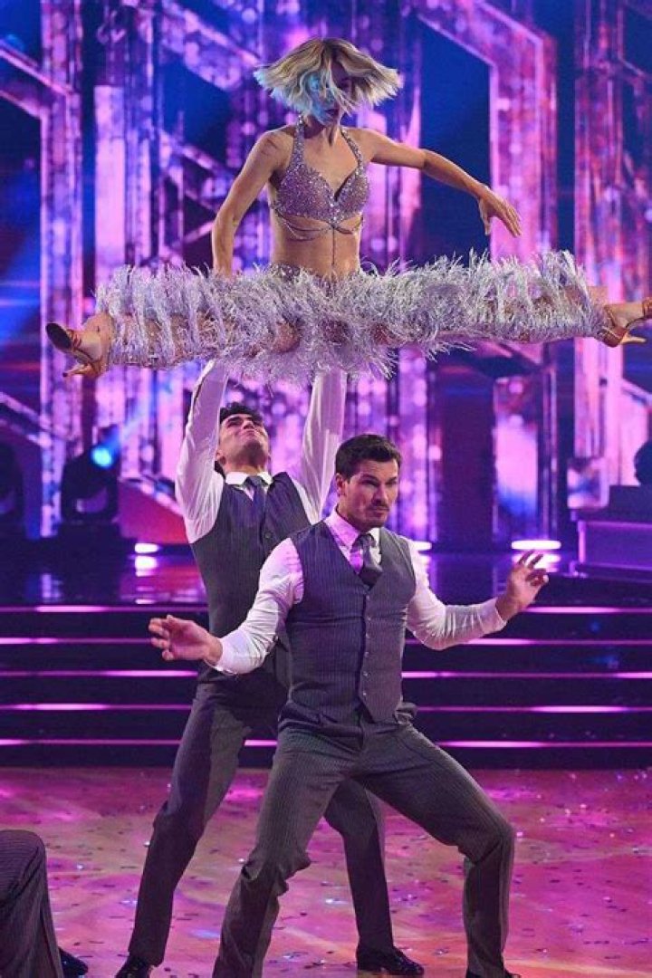 Julianne Hough’s ‘Dancing With The Stars’ Outfits 2017 — PICS