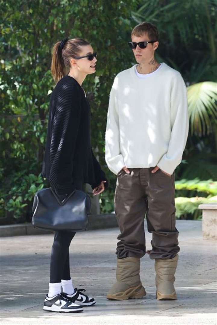Justin Bieber Rocks Kanye West’s Yeezy Boots During Lunch With Hailey – Hollywood Life