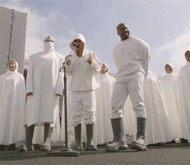 Justin Bieber Crashes Kanye West’s Sunday Service & Belts Out A Gospel Classic — Watch