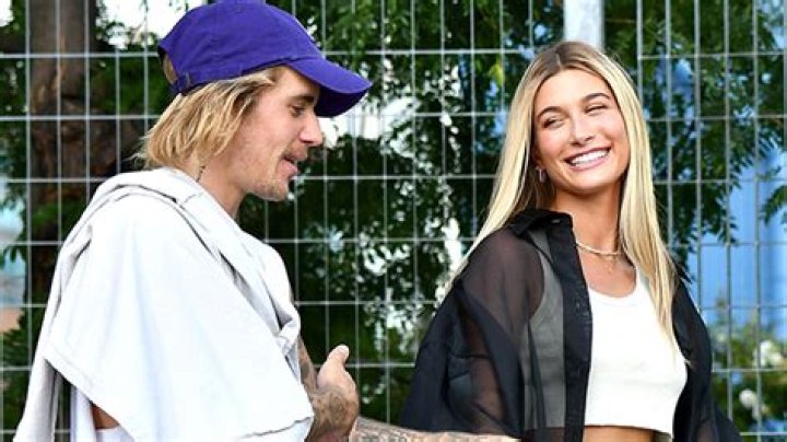 Justin Bieber Gushes Over Hailey Baldwin & Thanks Her For Supporting Him Through ‘Hard Season’