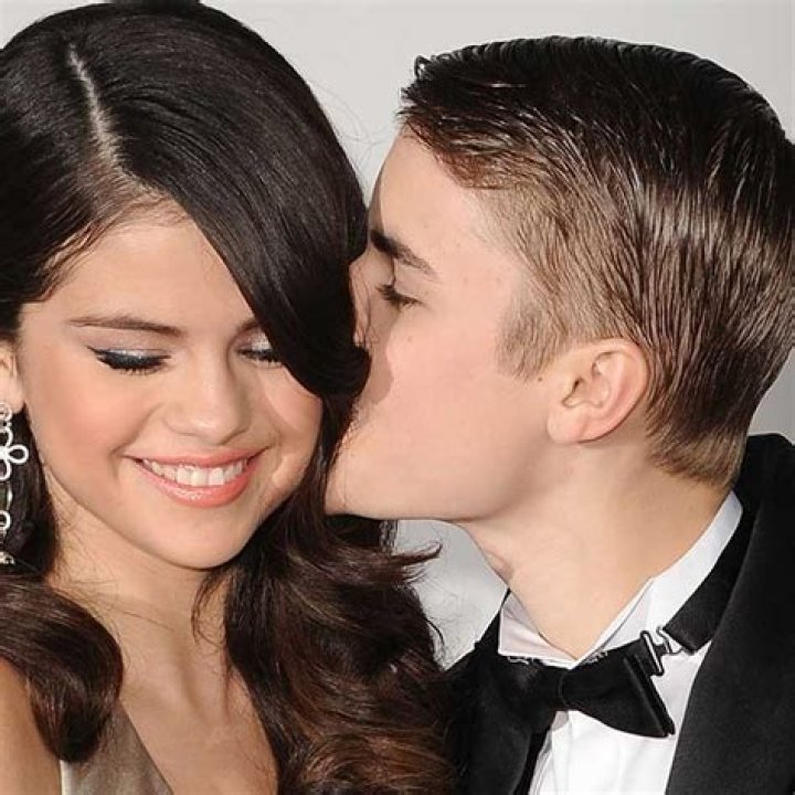 Selena Gomez & Justin Bieber’s Sexy Makeouts At Alfredo Flores’ Party