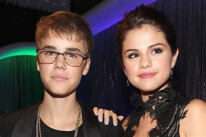 Justin Bieber & Selena Gomez: He’s Desperate To Reconcile But Doesn’t Know How
